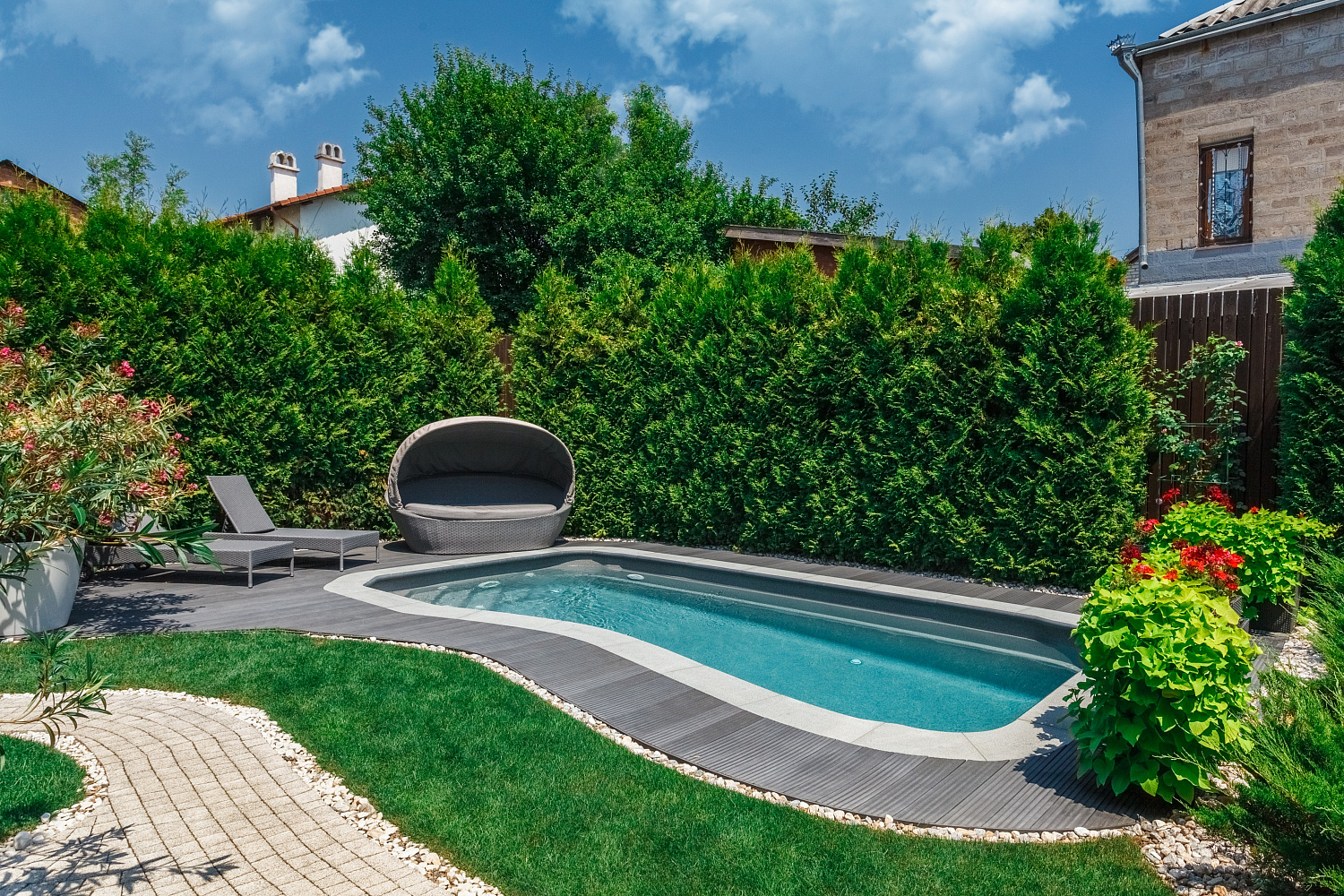 Скиммерный композитный бассейн Compass Pools Riverina 67 Smokey Quartz - тихая лагуна Маврикия в пригороде г. Краснодара