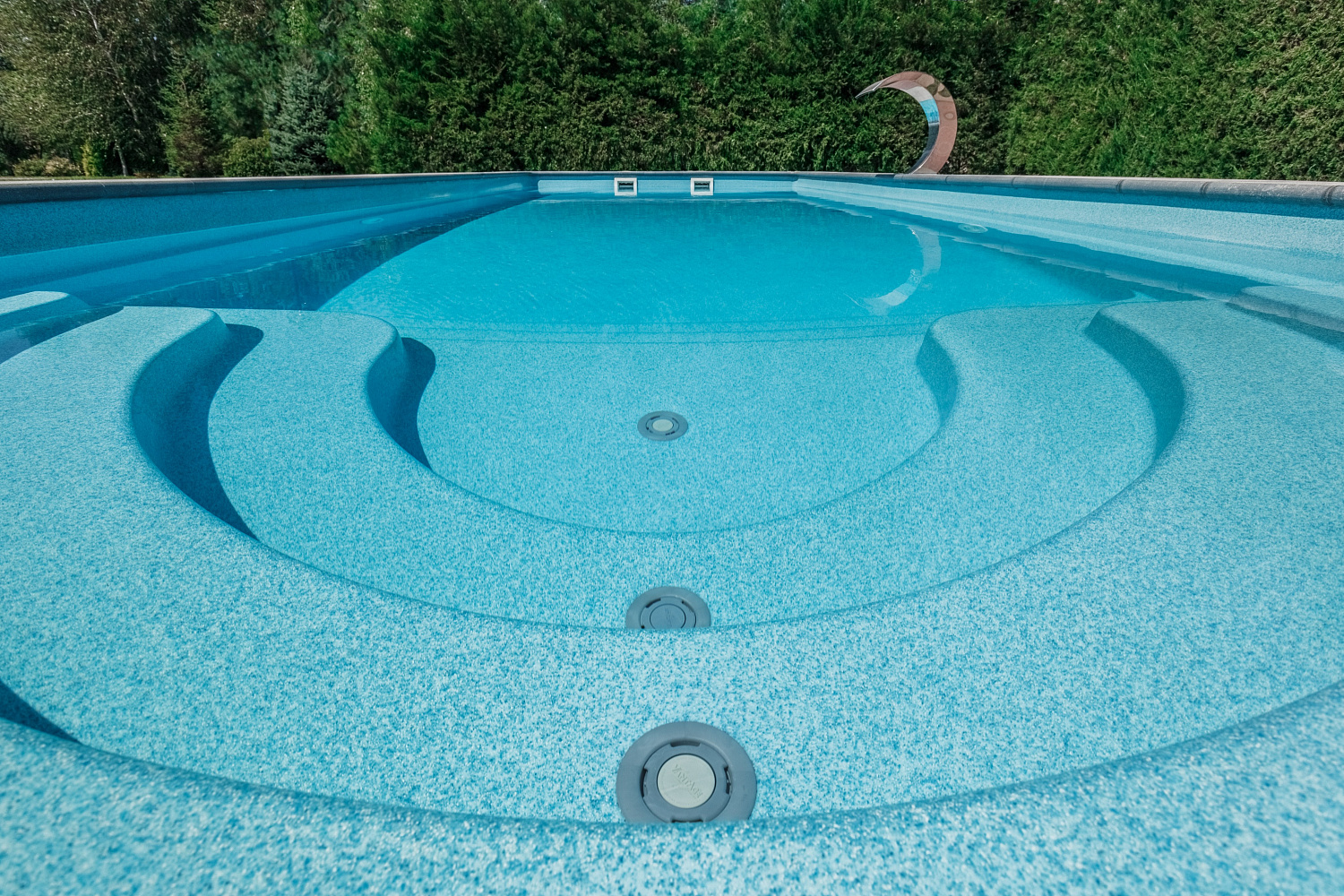 Скиммерный композитный бассейн Compass Pools Java 125 цвета Blue Sapphire - семейная лагуна в Краснодарском крае