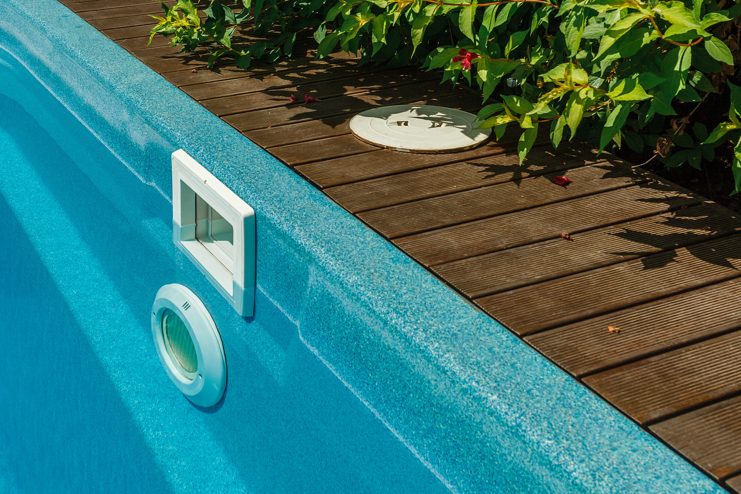 Скиммерный композитный бассейн Compass Pools Riverina 67 цвета Blue Sapphire - семейный проект в Геленджике